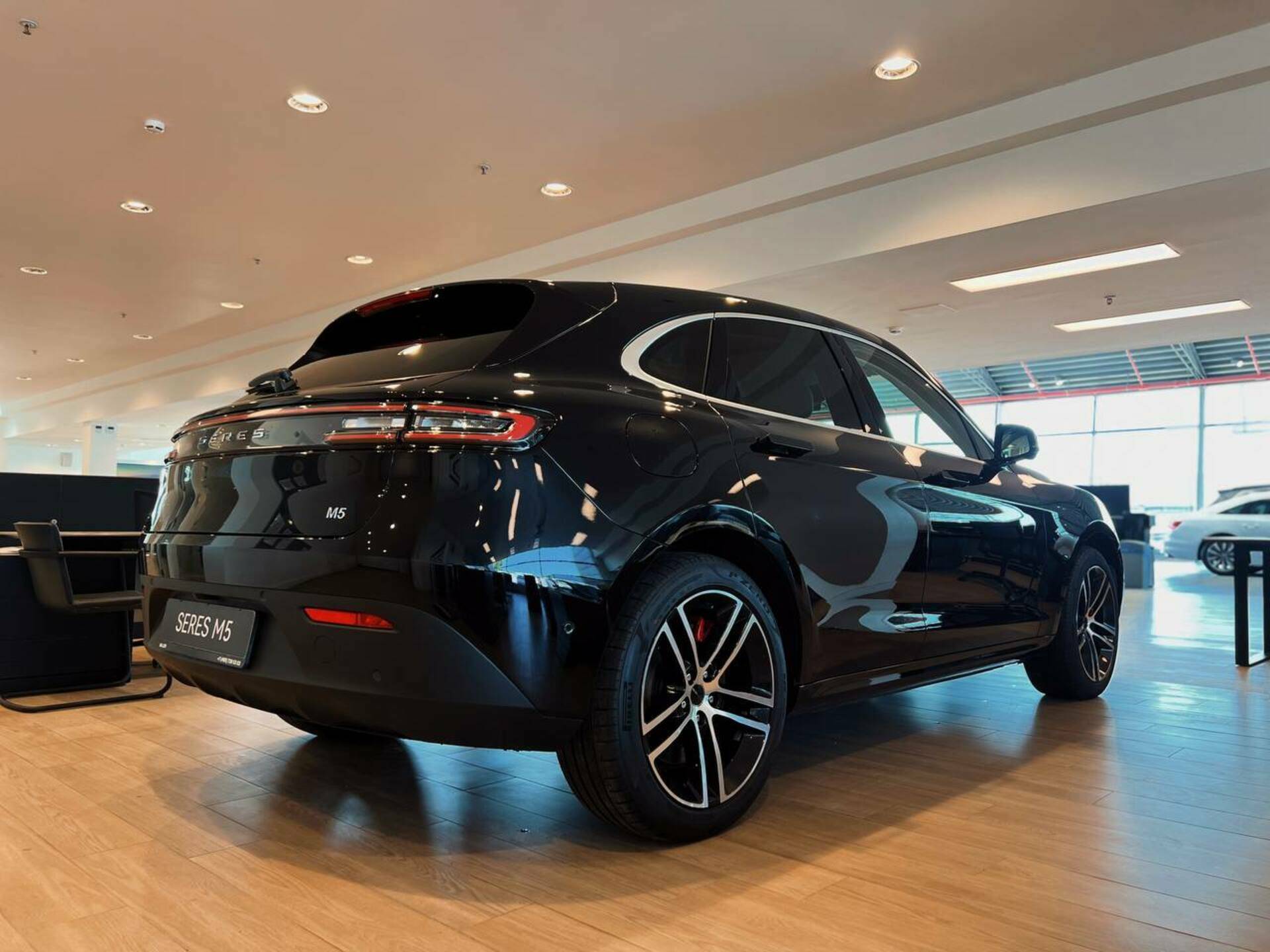 Seres M5 Premium 1.5hyb AT 4WD
