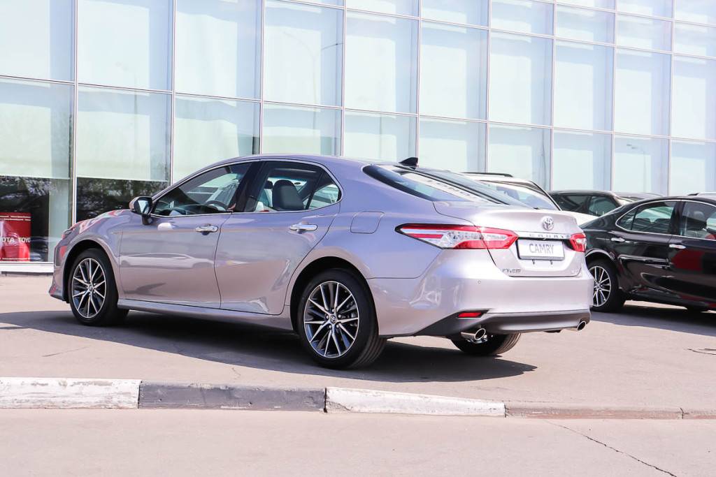 Toyota Camry Luxury Edition 2.0 CVT