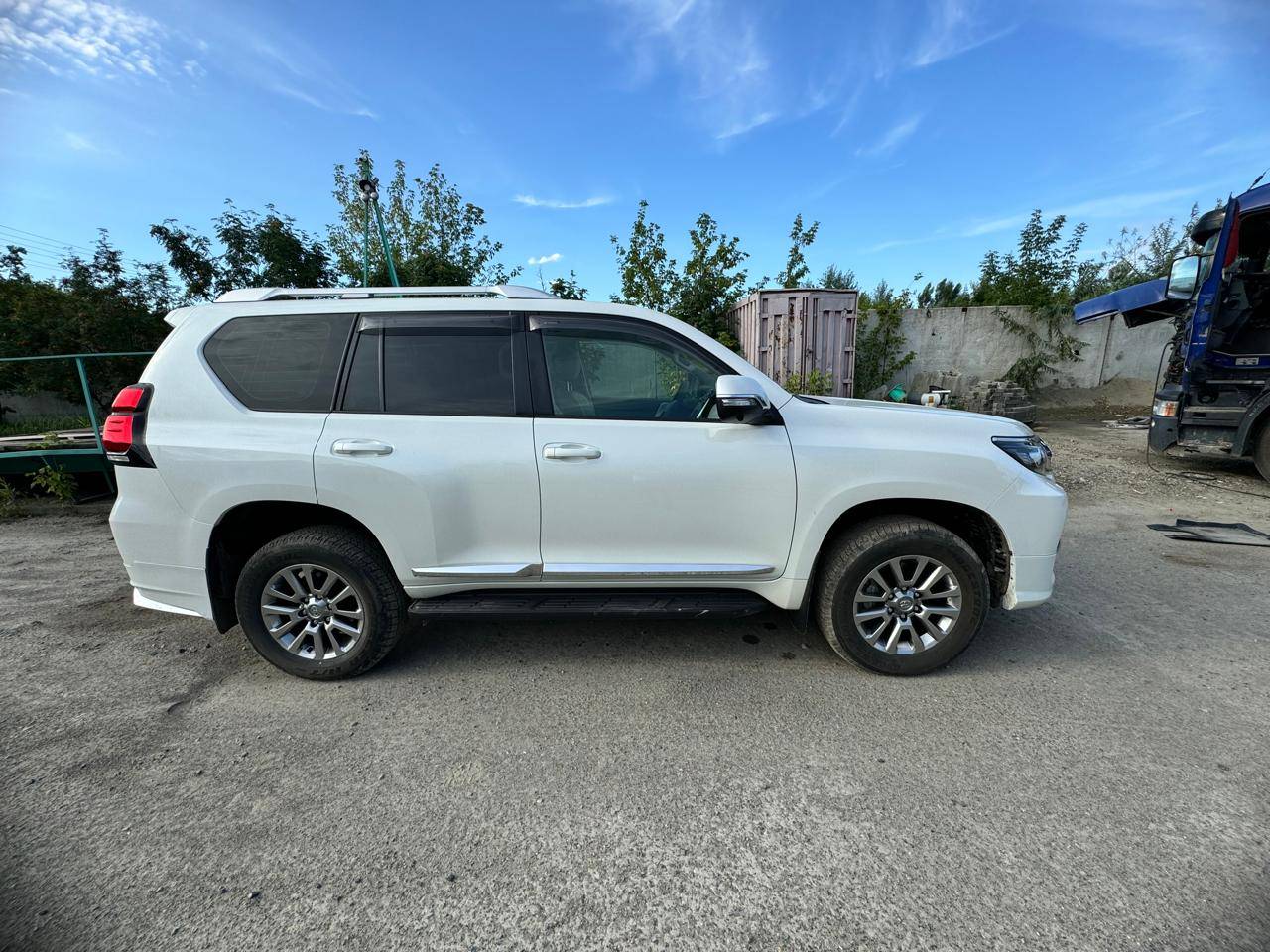 Toyota Land Cruiser Prado Лот 000003477