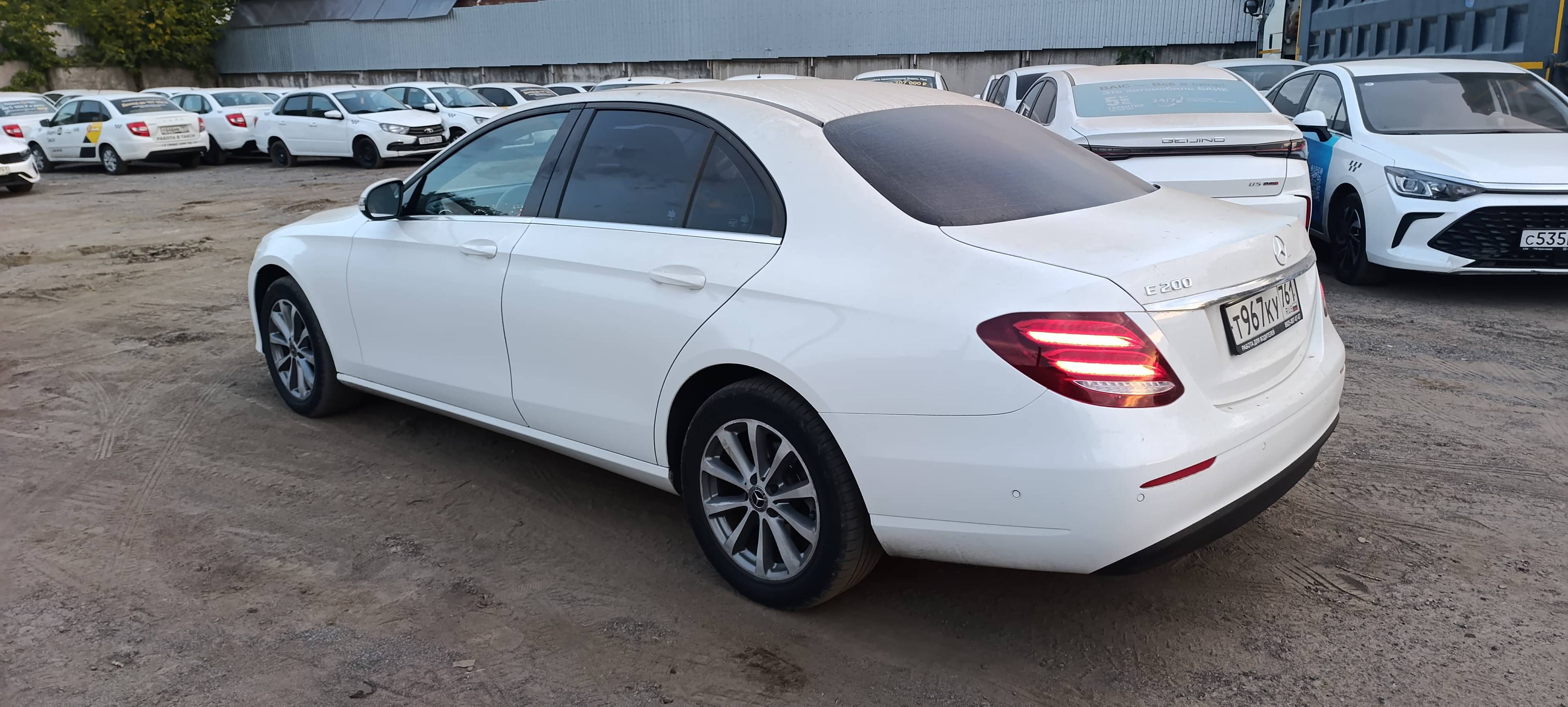 Mercedes-Benz E седан Лот 000004523