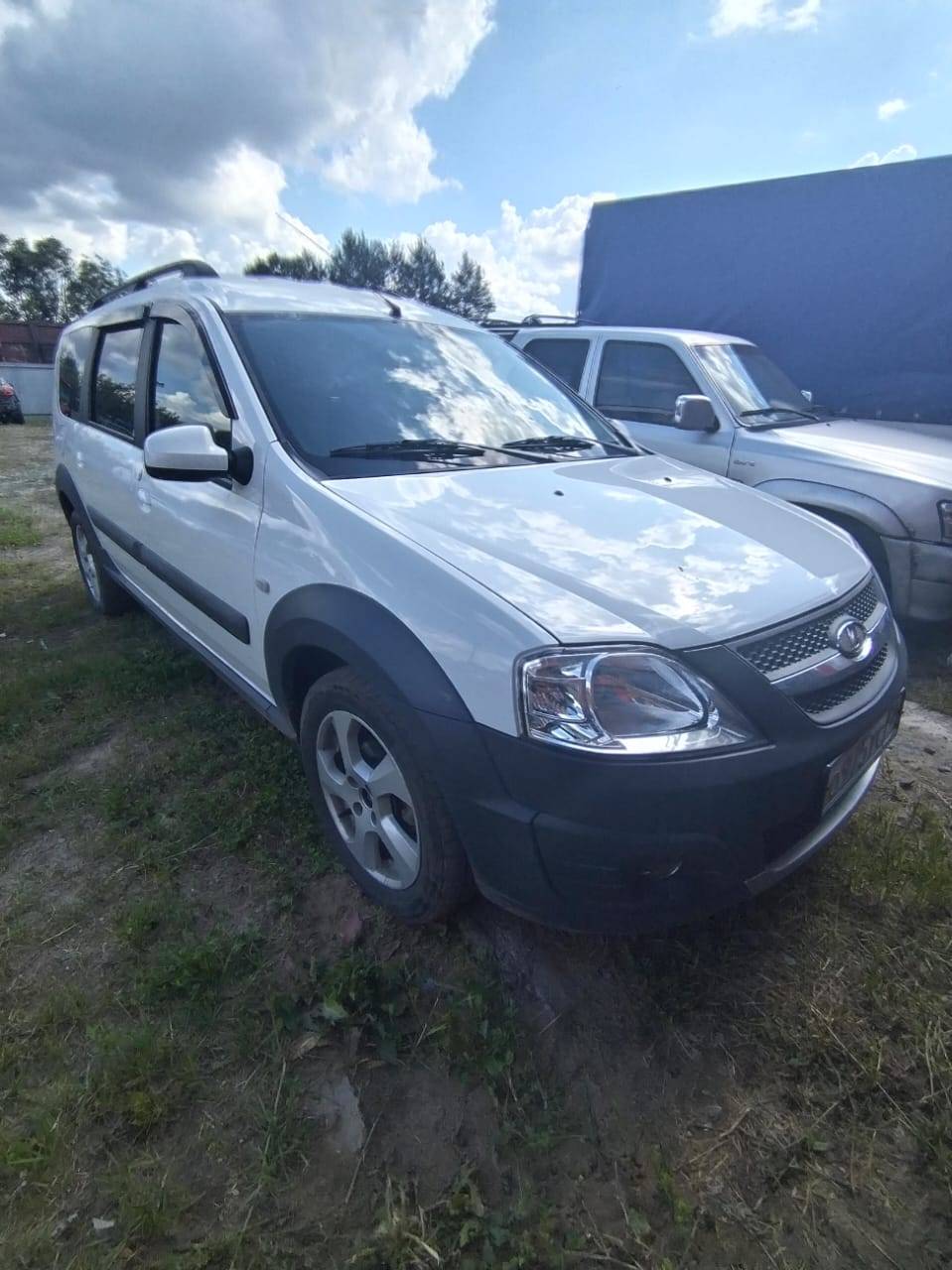 Lada Largus Cross Лот 000003100