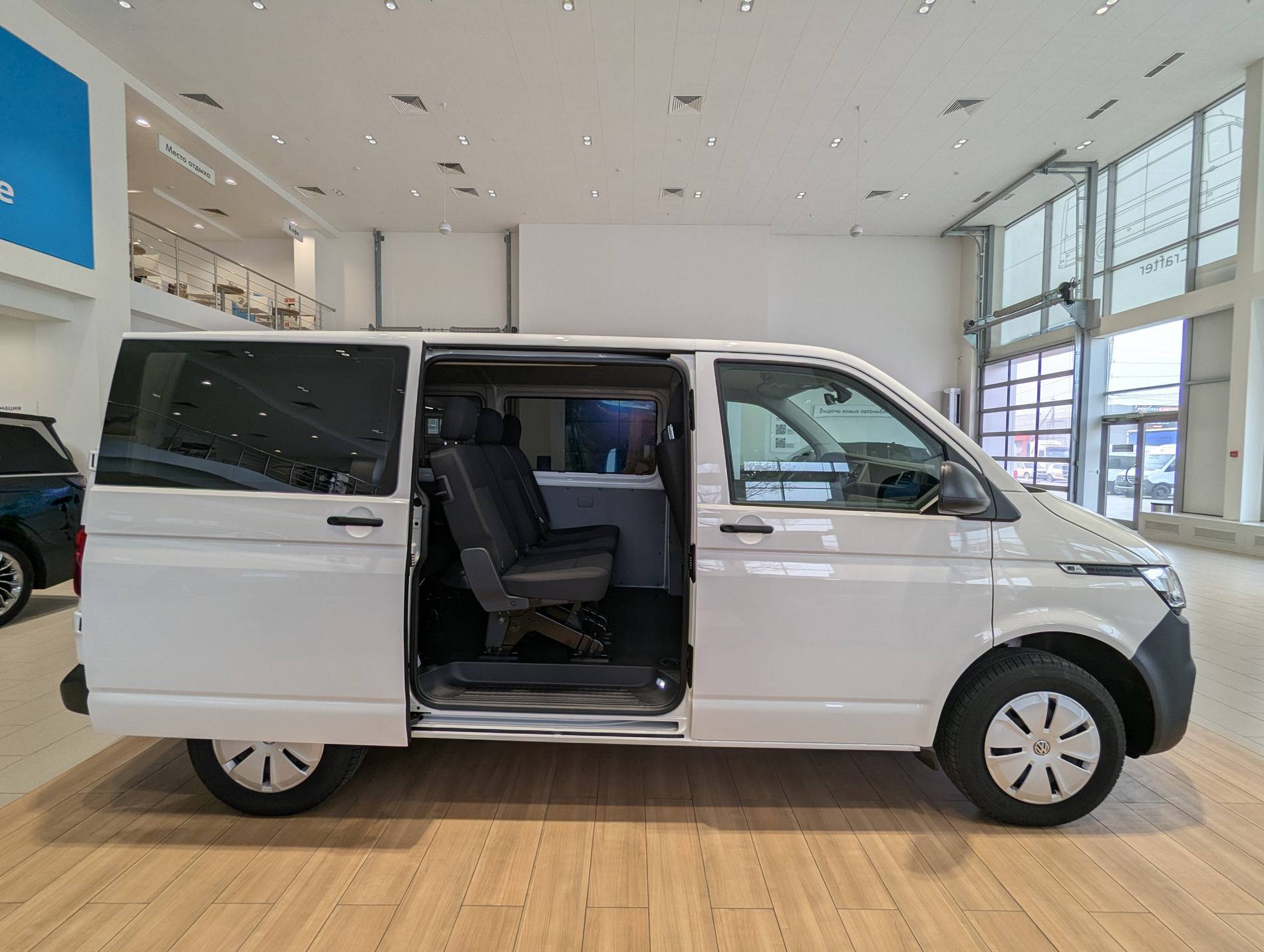 Volkswagen Transporter Kombi 2.0 TDI 150hp 6MT Короткая база