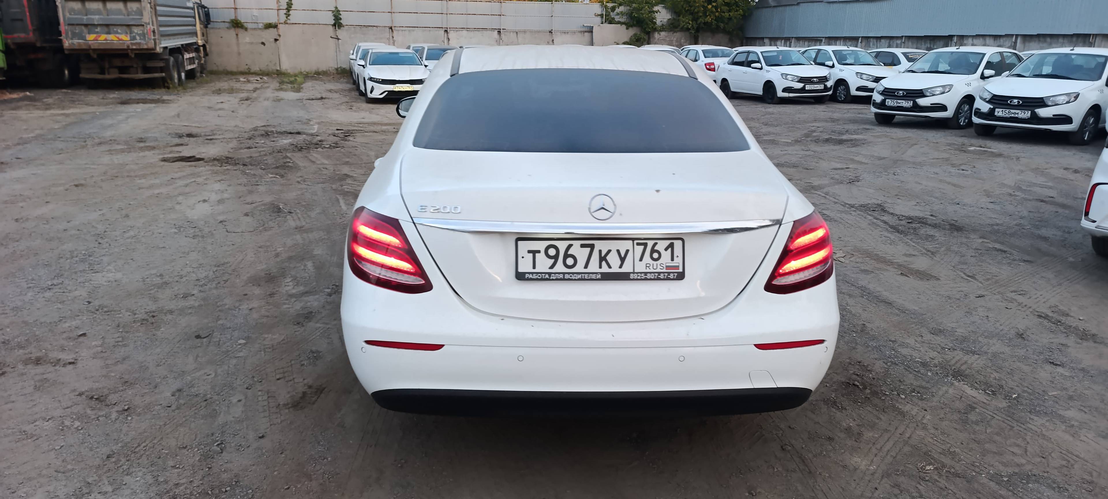 Mercedes-Benz E седан Лот 000004523