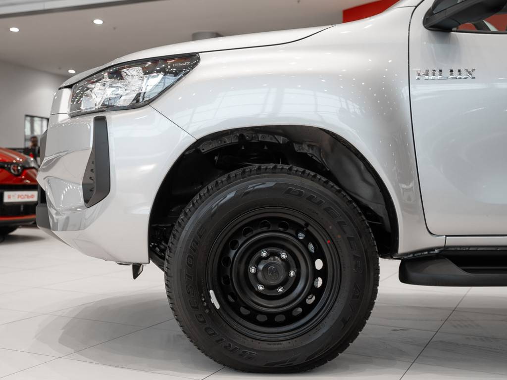 Toyota Hilux Комфорт 2.4d МКП