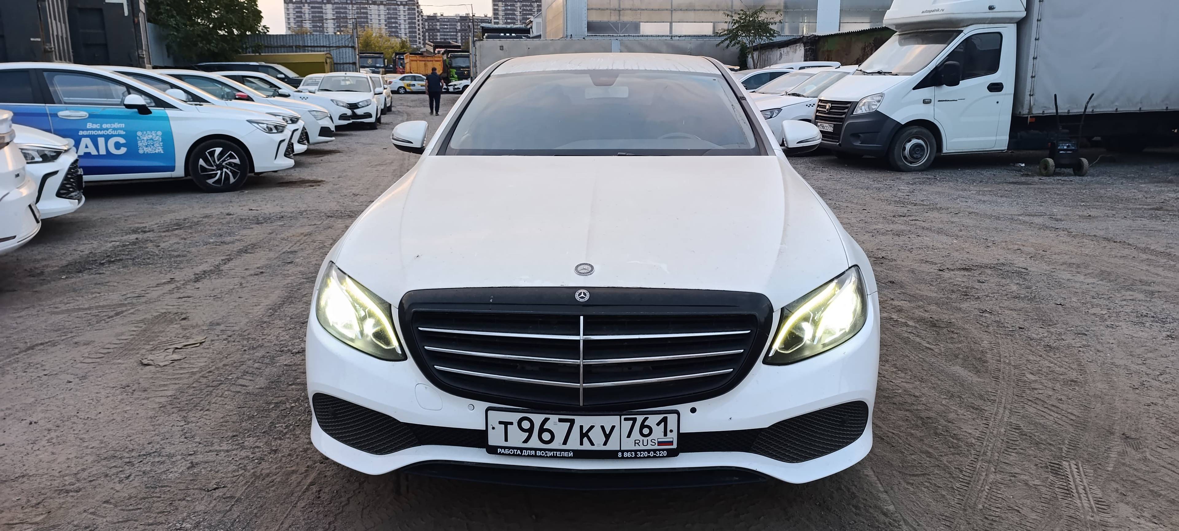 Mercedes-Benz E седан Лот 000004523