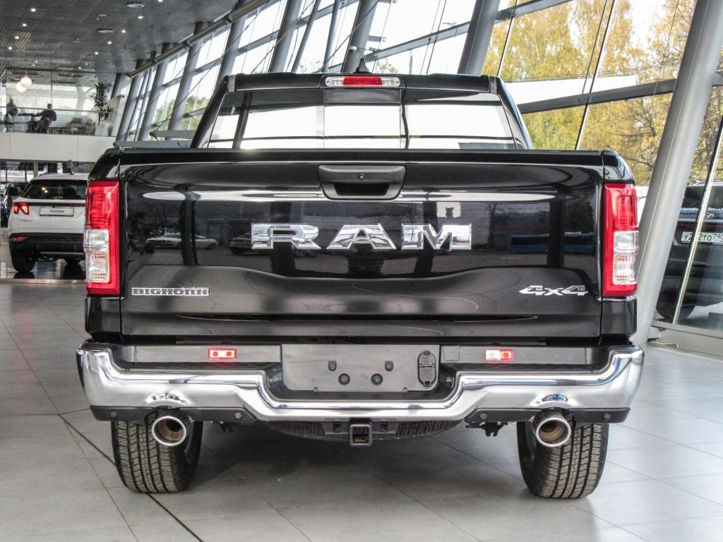 Ram 1500 Big Horn Crew Cab 5.7 8AT 4WD