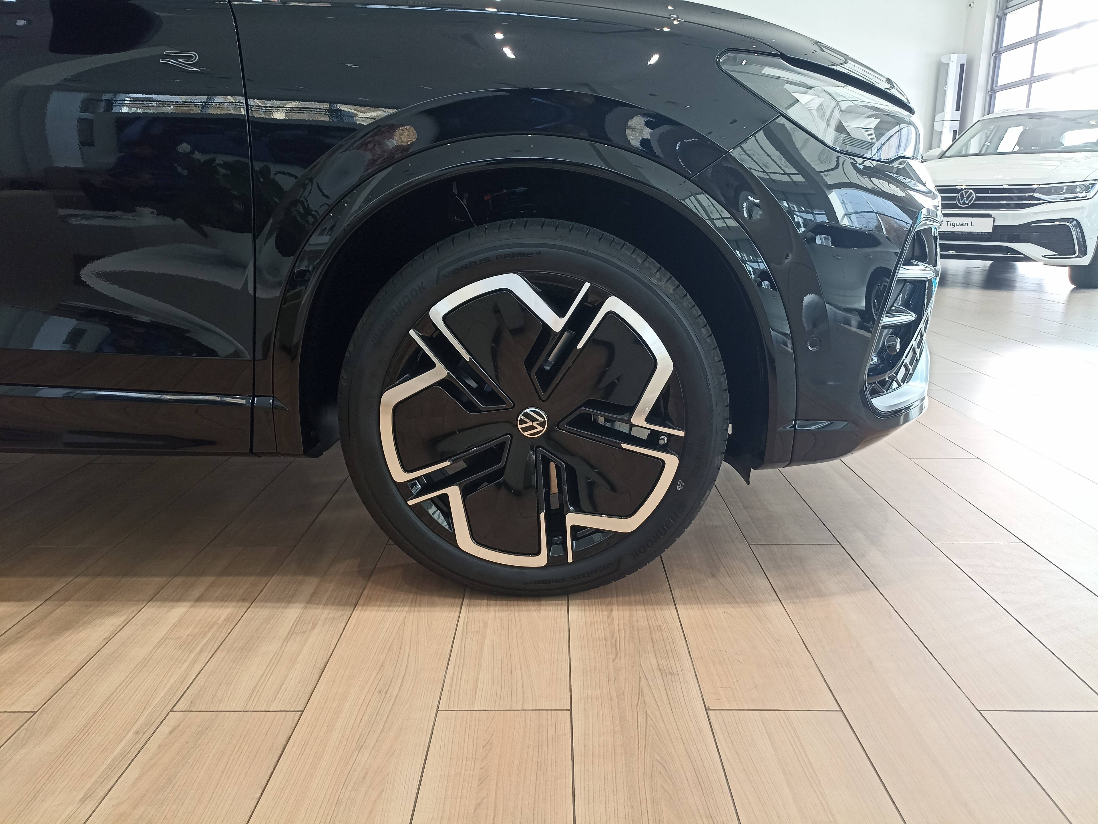 Volkswagen Tiguan L R-Line Premium Edition 380TSI 7AT 4Motion