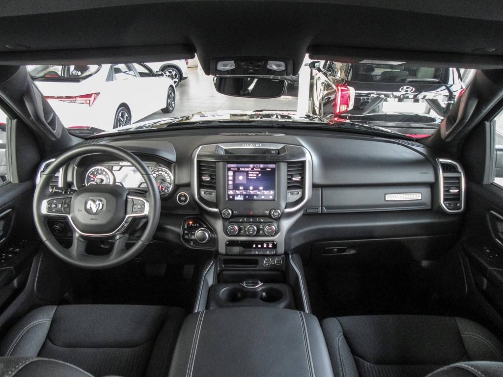 Ram 1500 Big Horn Crew Cab 5.7 8AT 4WD