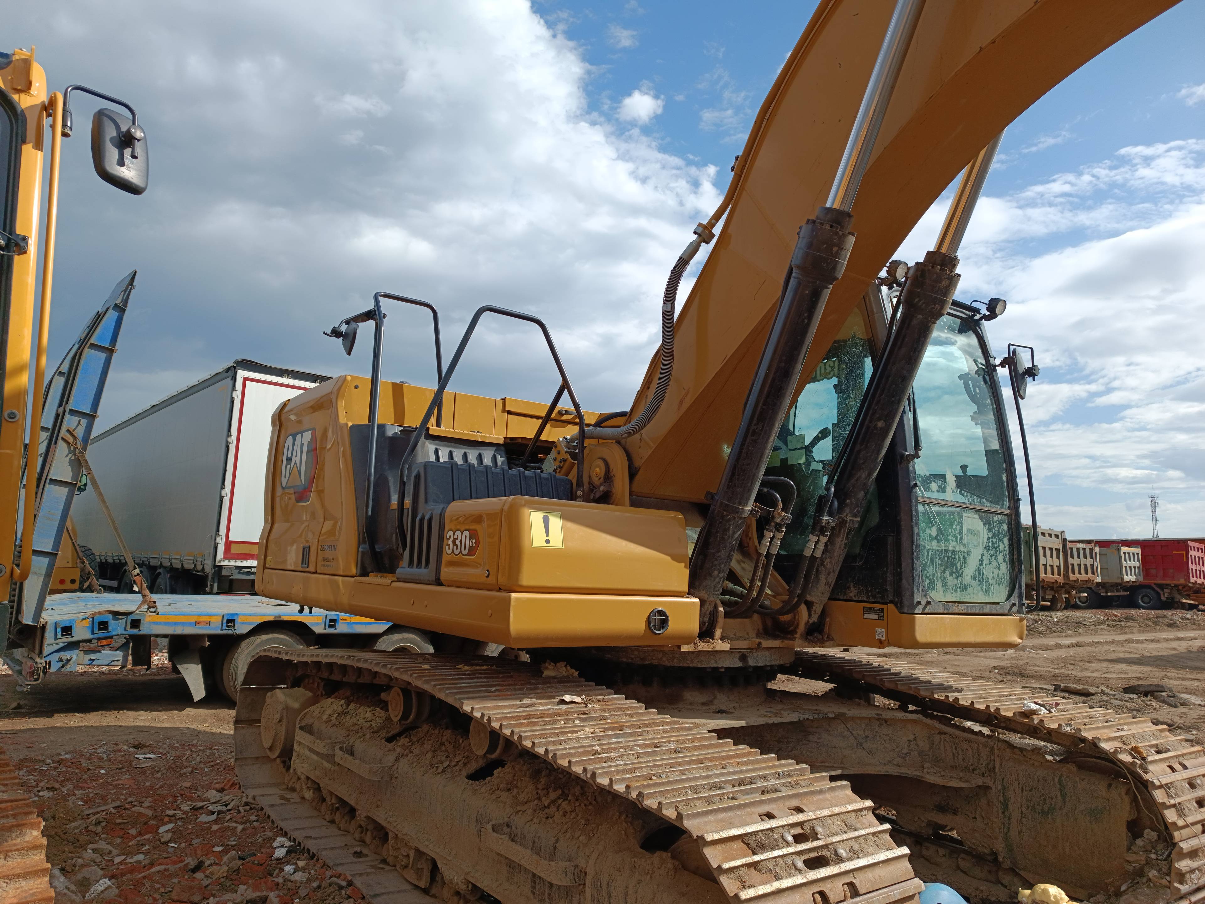 CATERPILLAR 330GC Лот 000001369