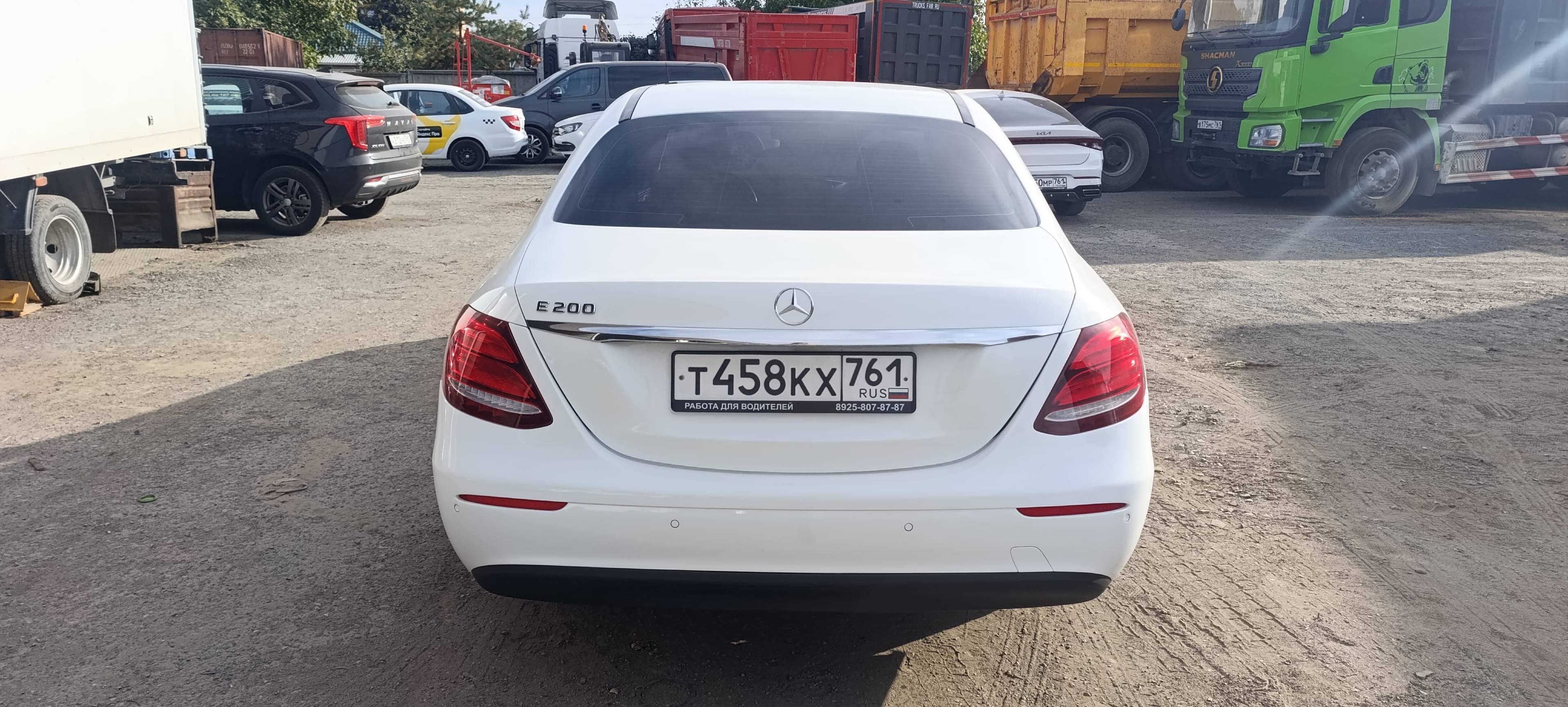 Mercedes-Benz E седан Лот 000004801