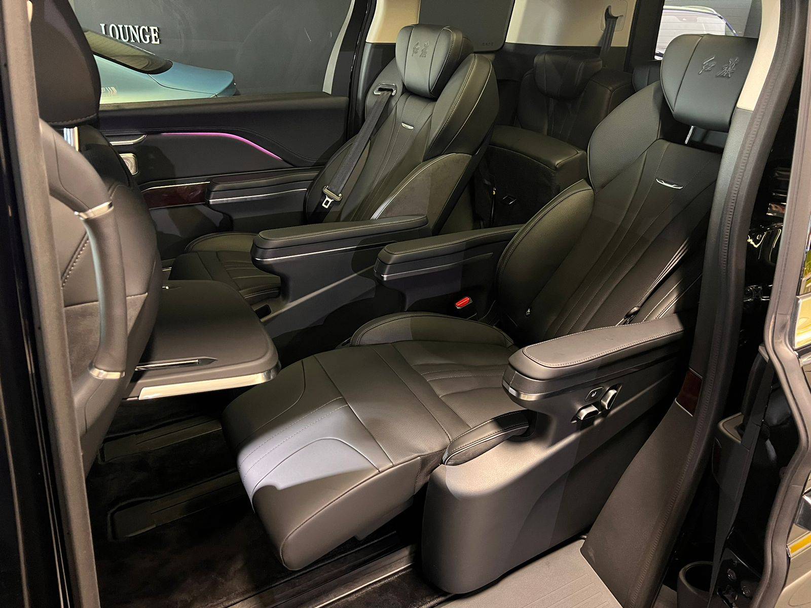 Hongqi HQ9 2.0T Comfort