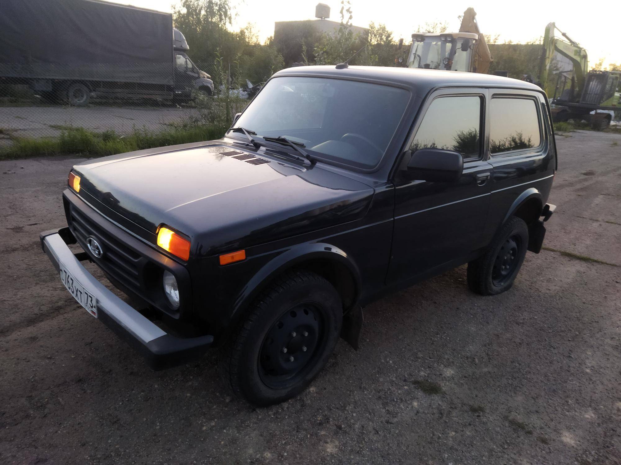 Lada Niva Travel