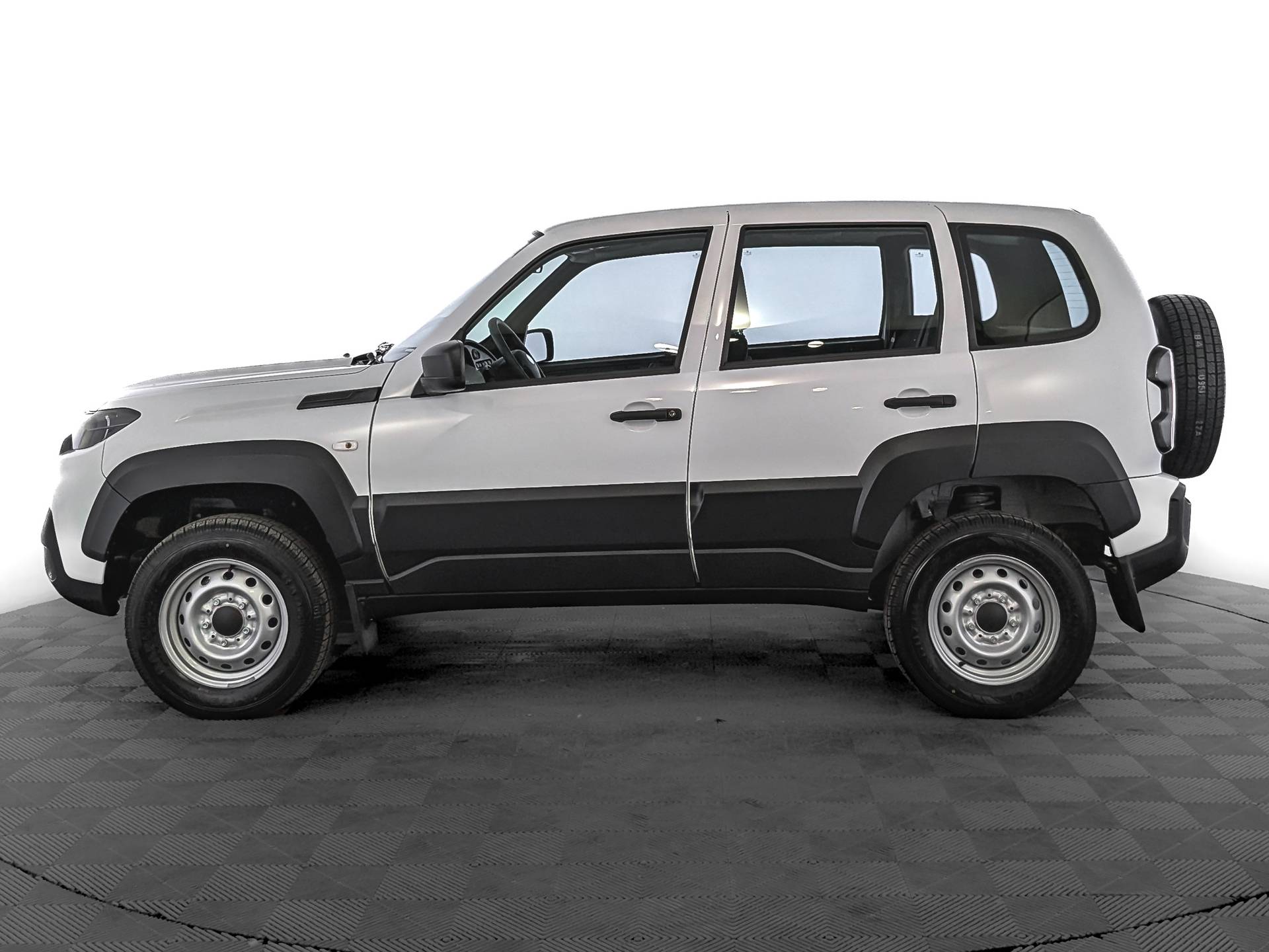 Lada Niva Travel Classic 24 1.7 80hp 5MT