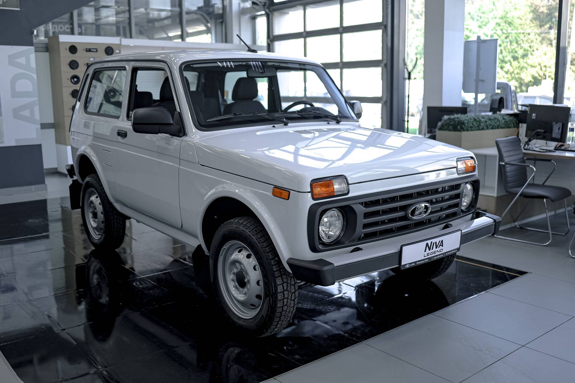 Lada Niva Legend 3 дв - Белый