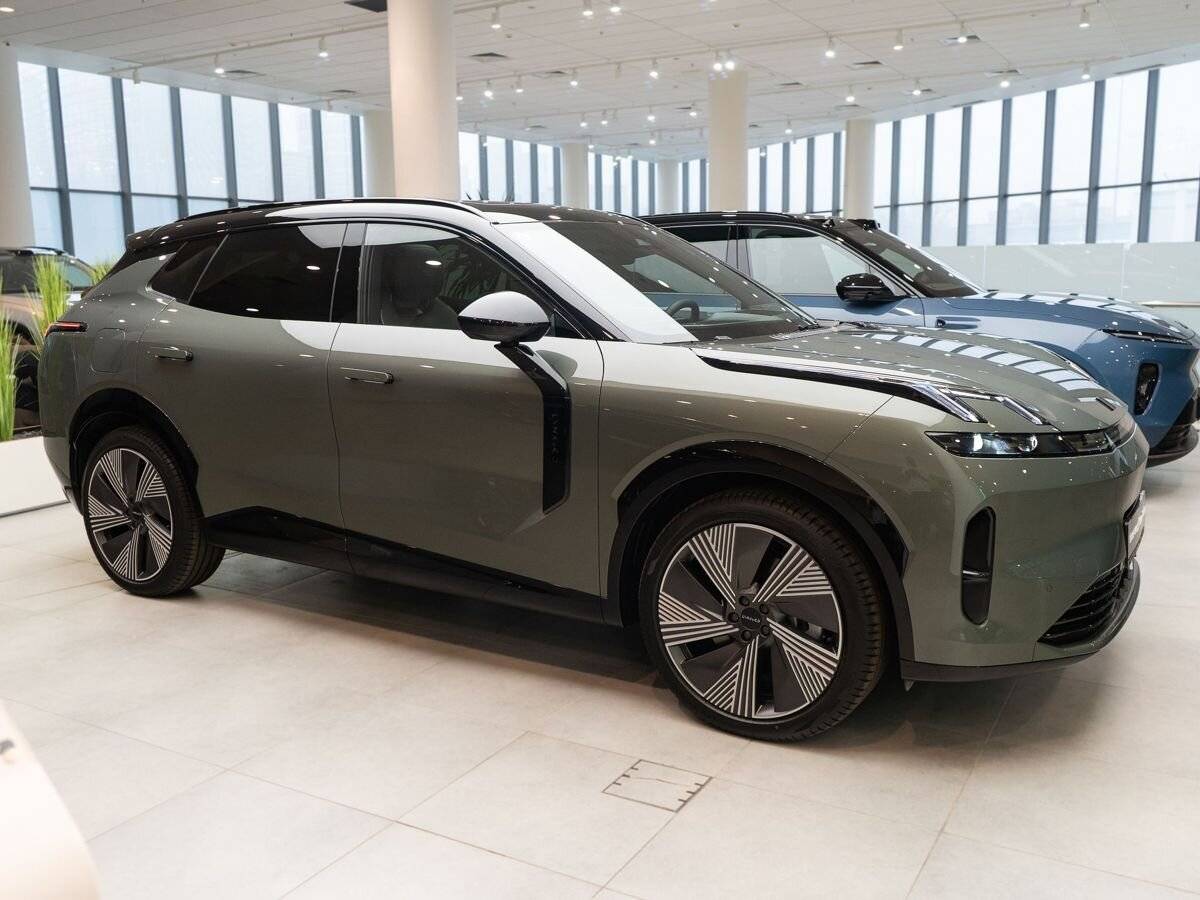 Lynk & Co 08 EM-P 220 4WD Perfomance Halo