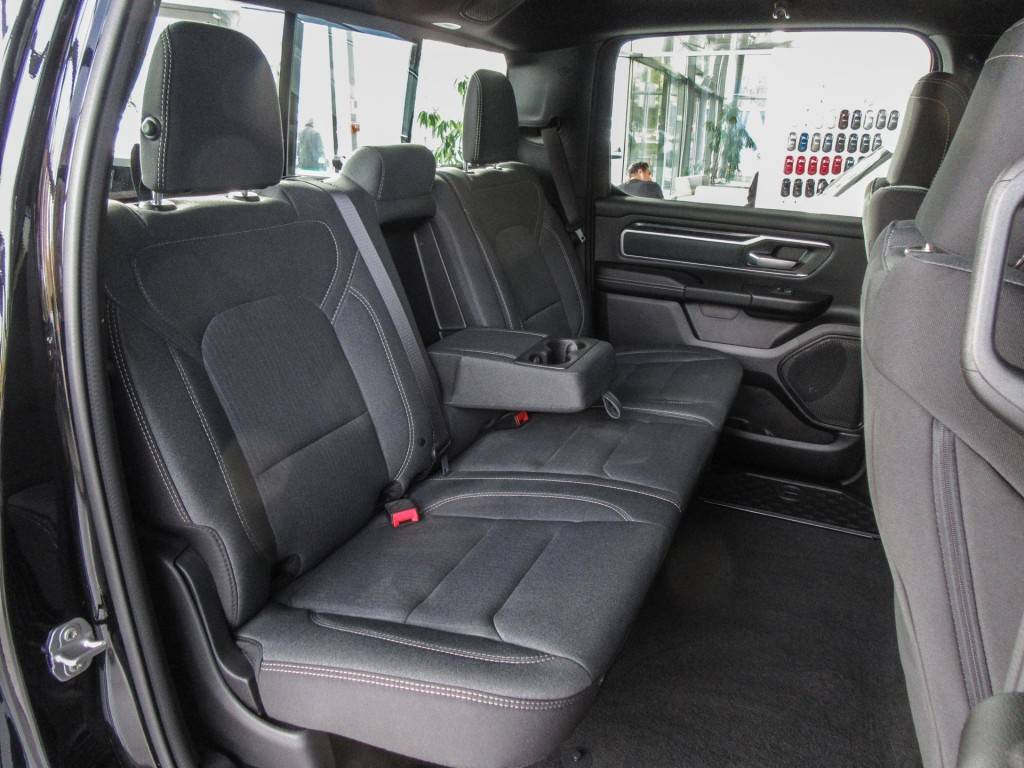 Ram 1500 Big Horn Crew Cab 5.7 8AT 4WD