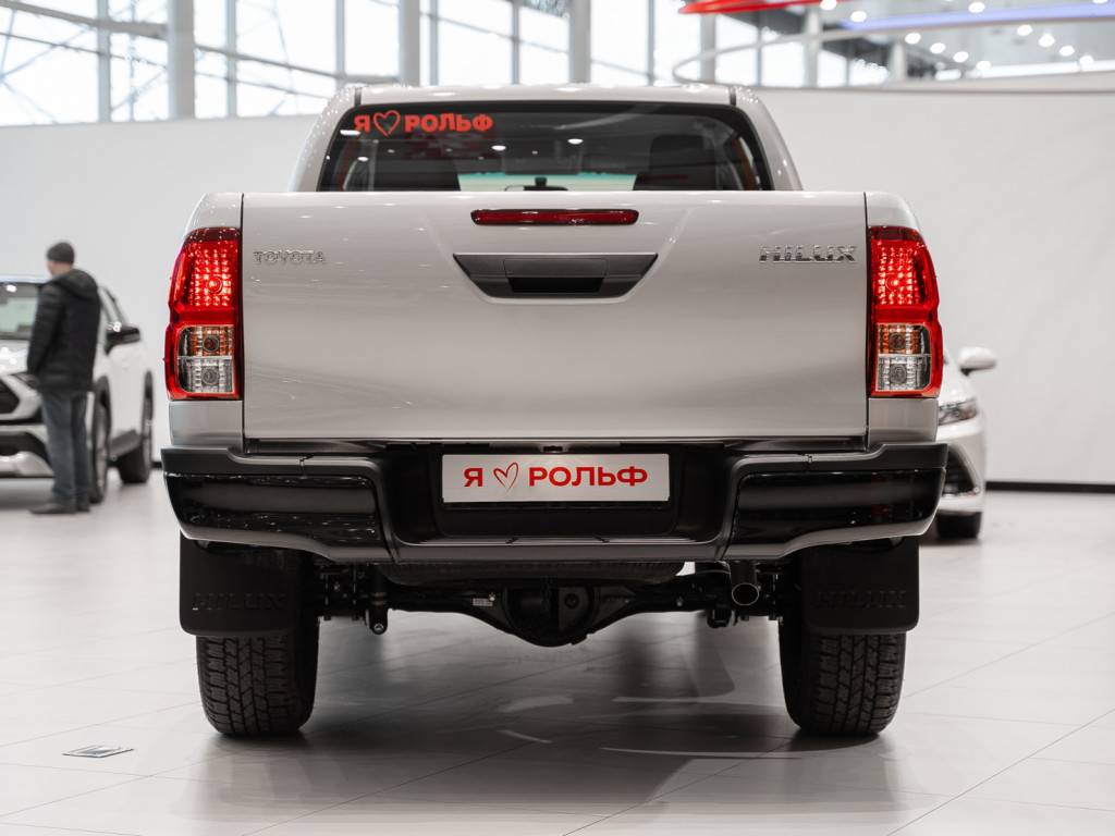 Toyota Hilux Комфорт 2.4d МКП