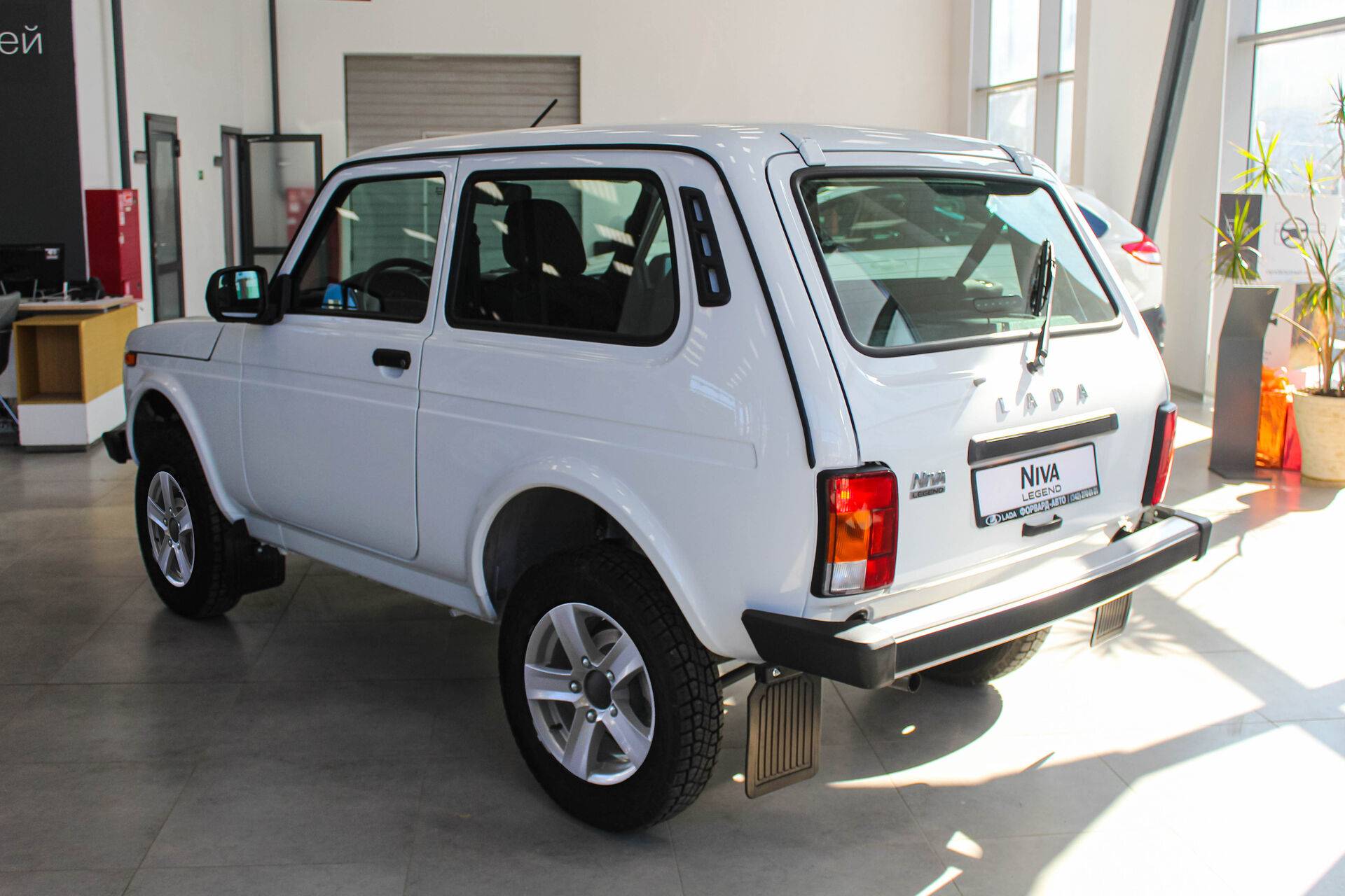 Lada Niva Legend 3 дв Luxe 24 1.7 5MT  