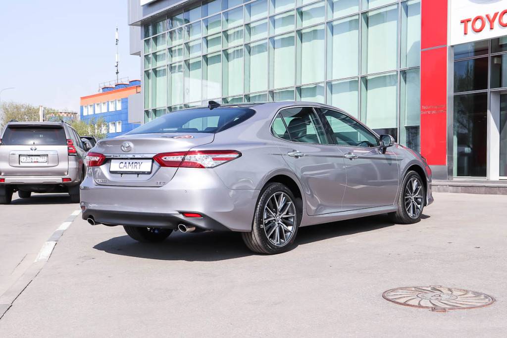 Toyota Camry Luxury Edition 2.0 CVT