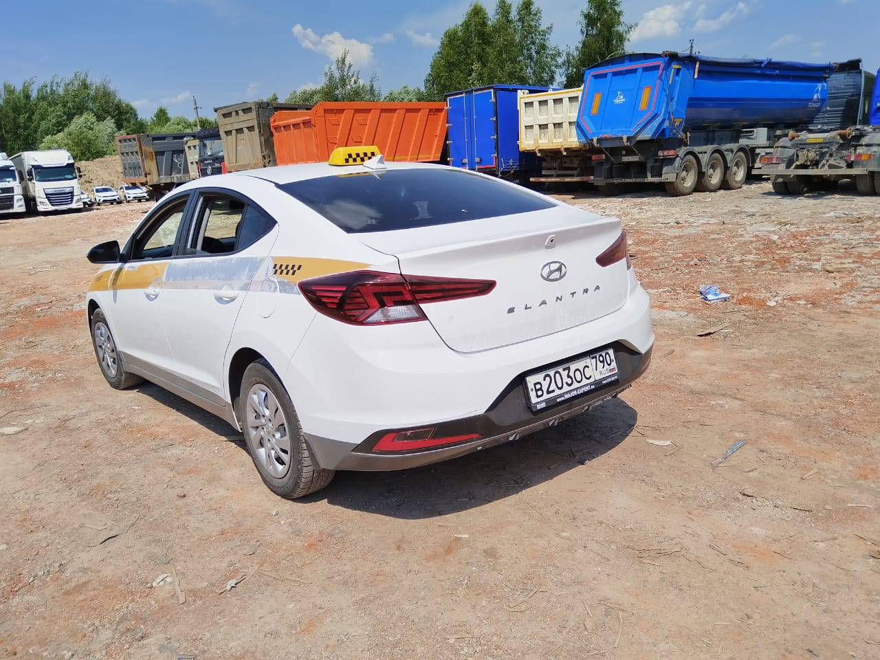 Hyundai Elantra Лот 000003414