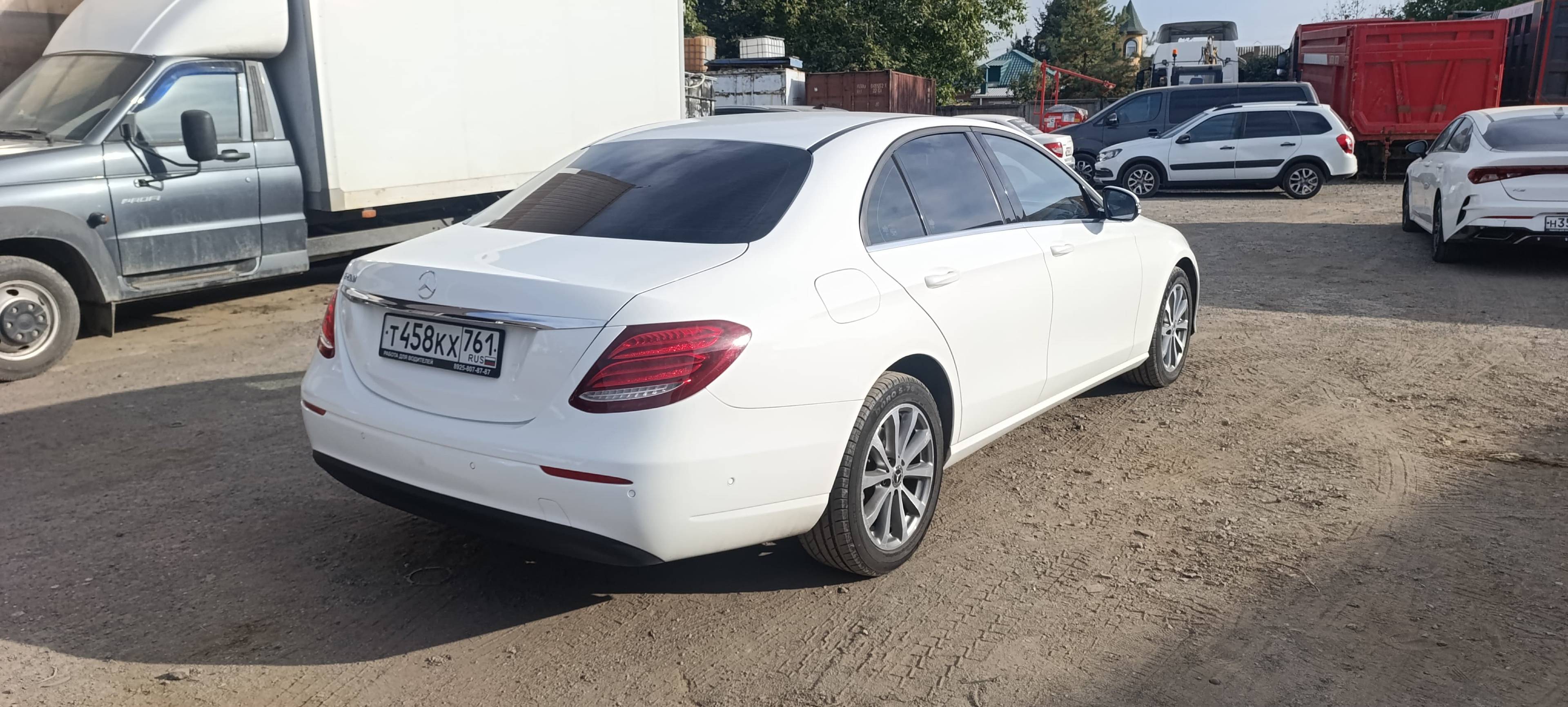 Mercedes-Benz E седан Лот 000004801