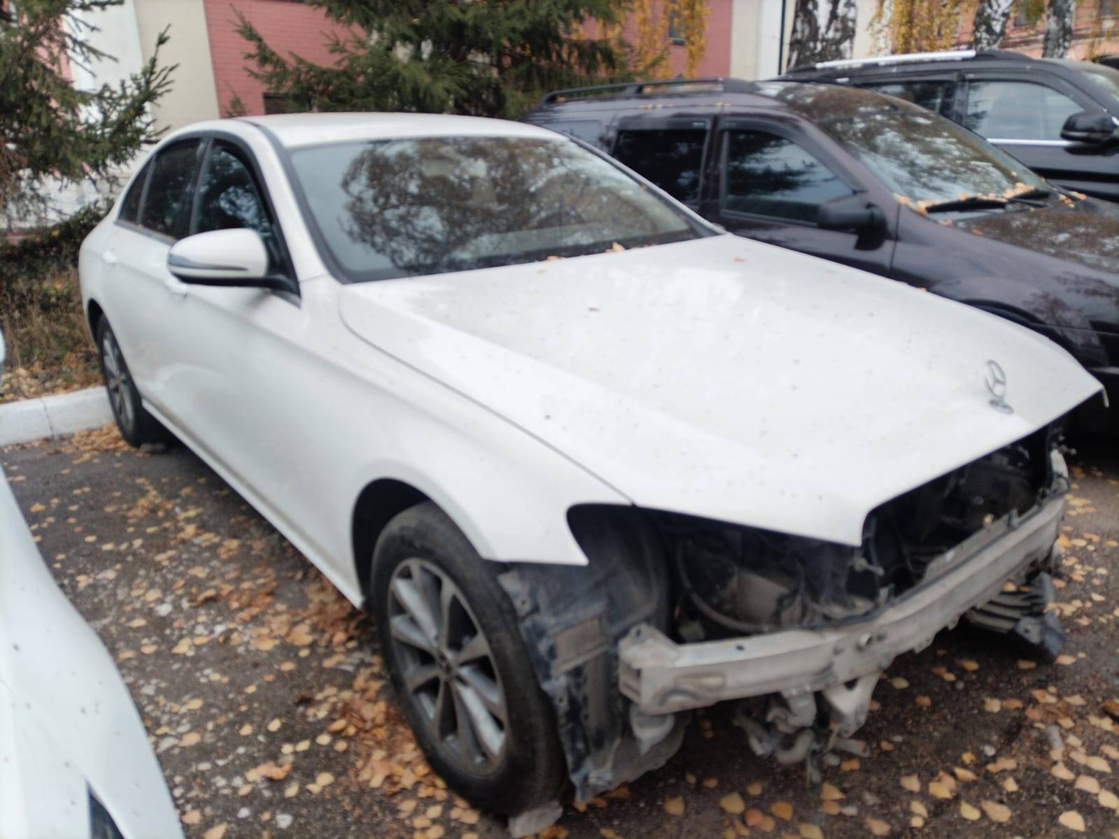 Mercedes-Benz E седан Лот 000008511