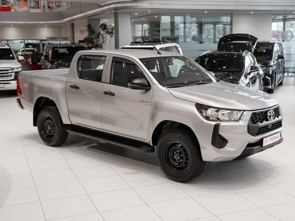 Toyota Hilux Комфорт 2.4d МКП