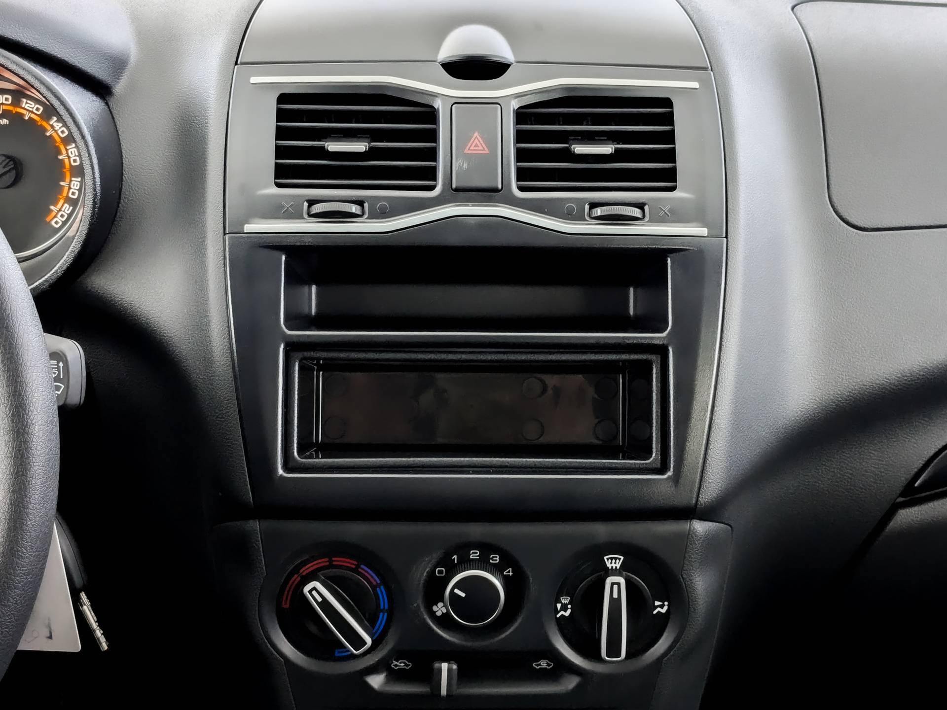 Lada Granta седан Classic 24 Кондиционер 1.6 90hp 5MT