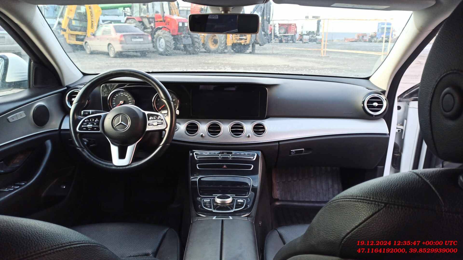 Mercedes-Benz E седан Лот 000005659