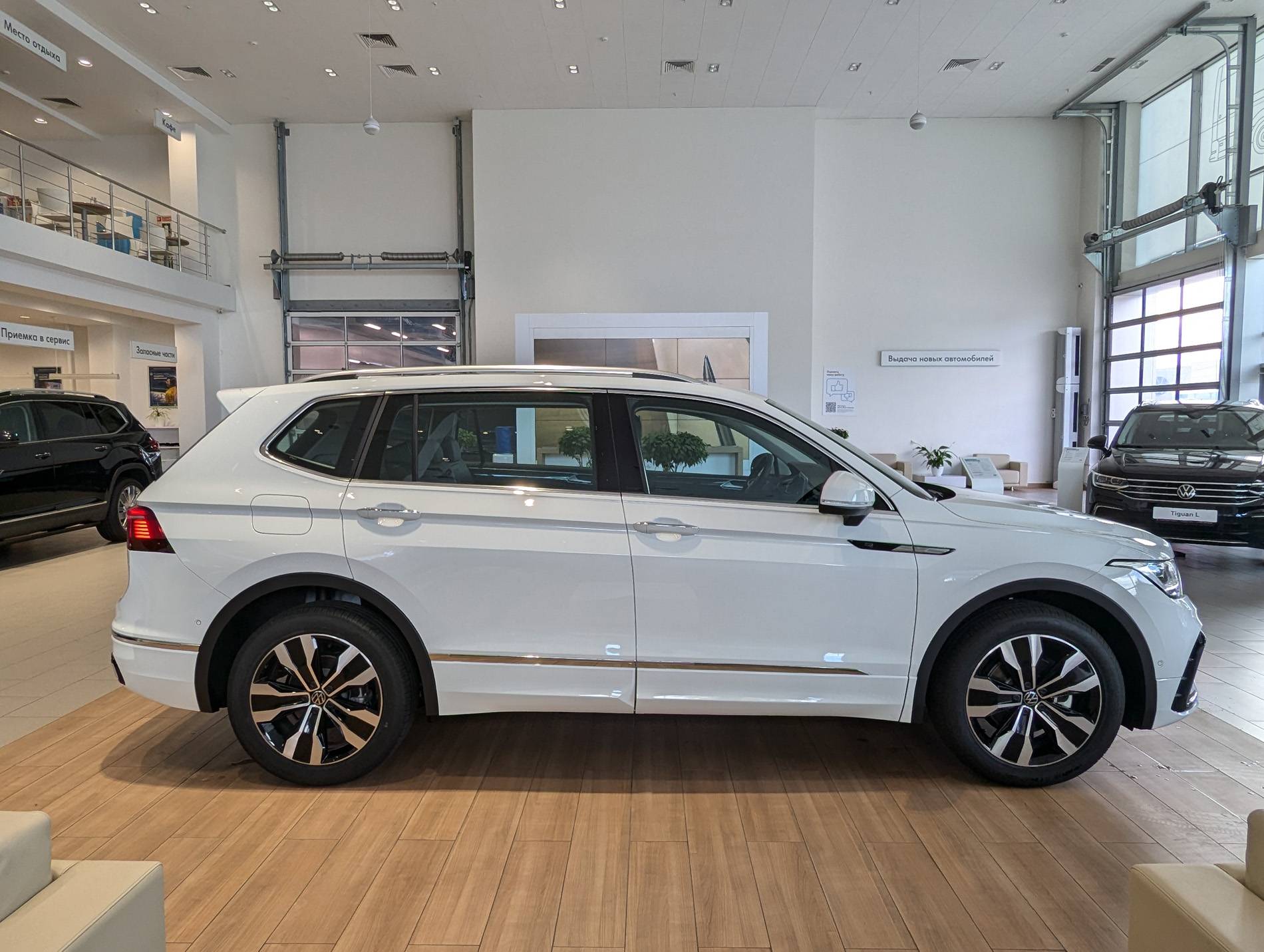 Volkswagen Tiguan L R-Line Premium Edition 380TSI 7AT 4Motion