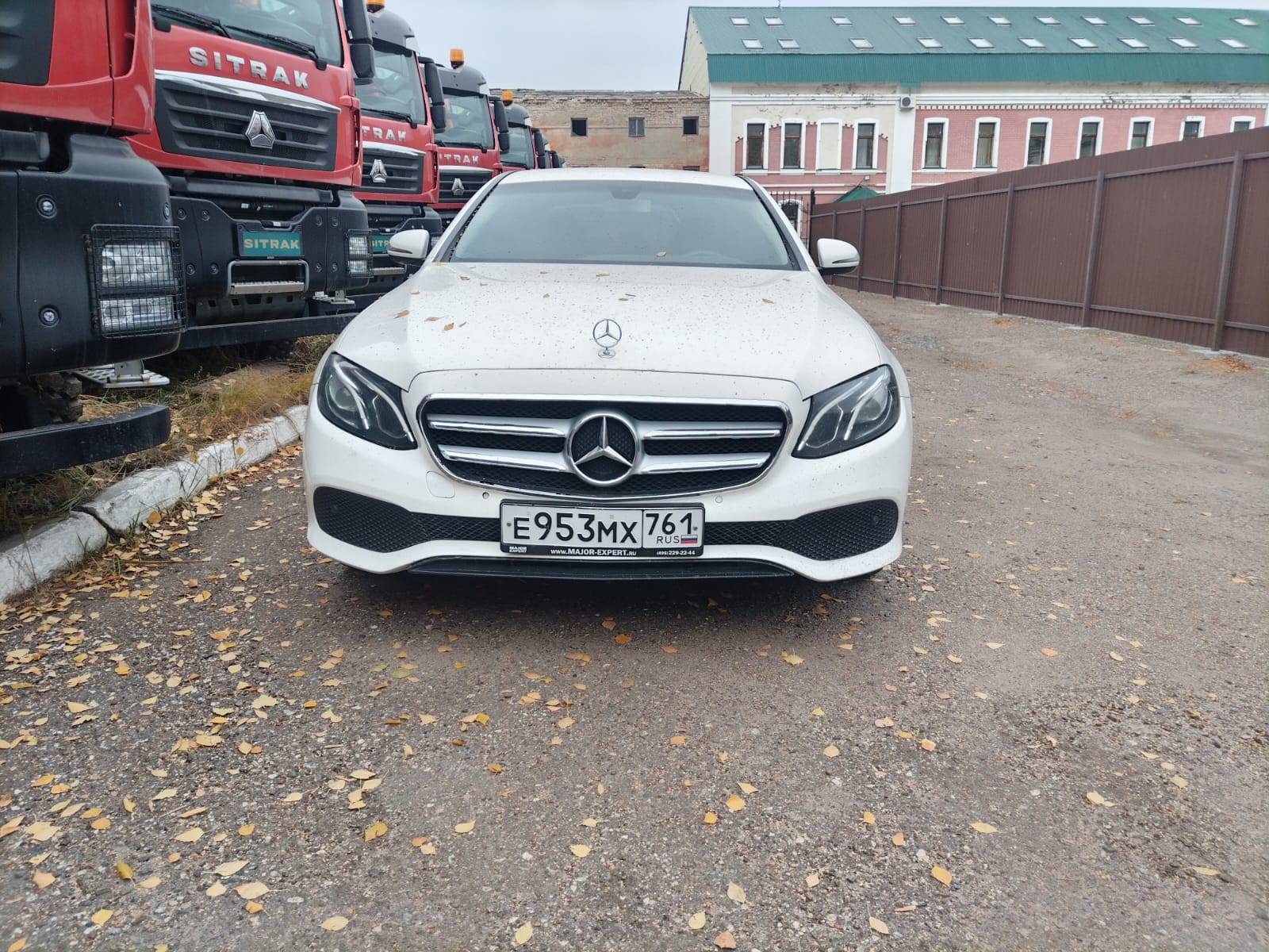 Mercedes-Benz E седан Лот 000004980