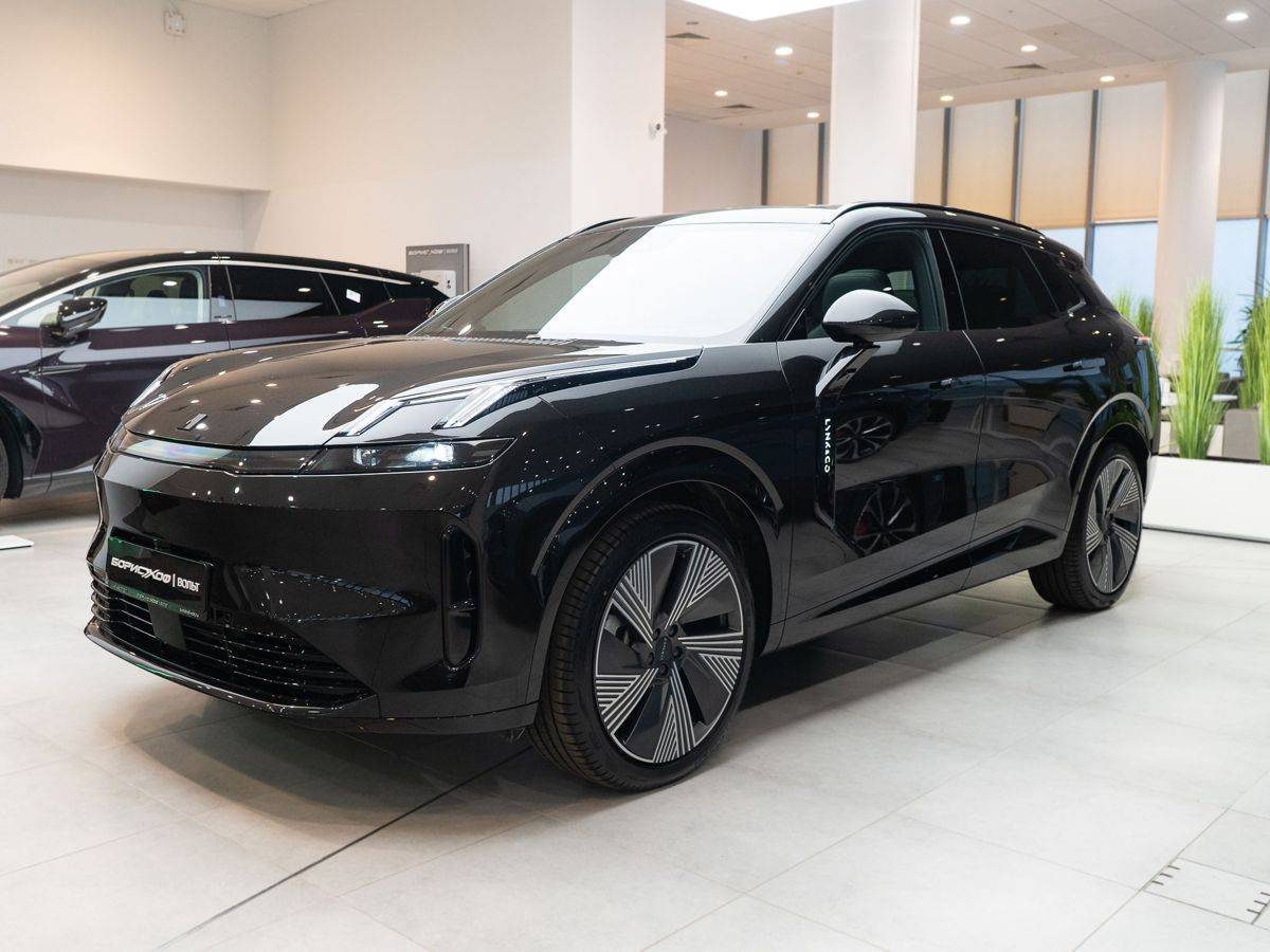 Lynk & Co 08 EM-P 220 4WD Perfomance Halo