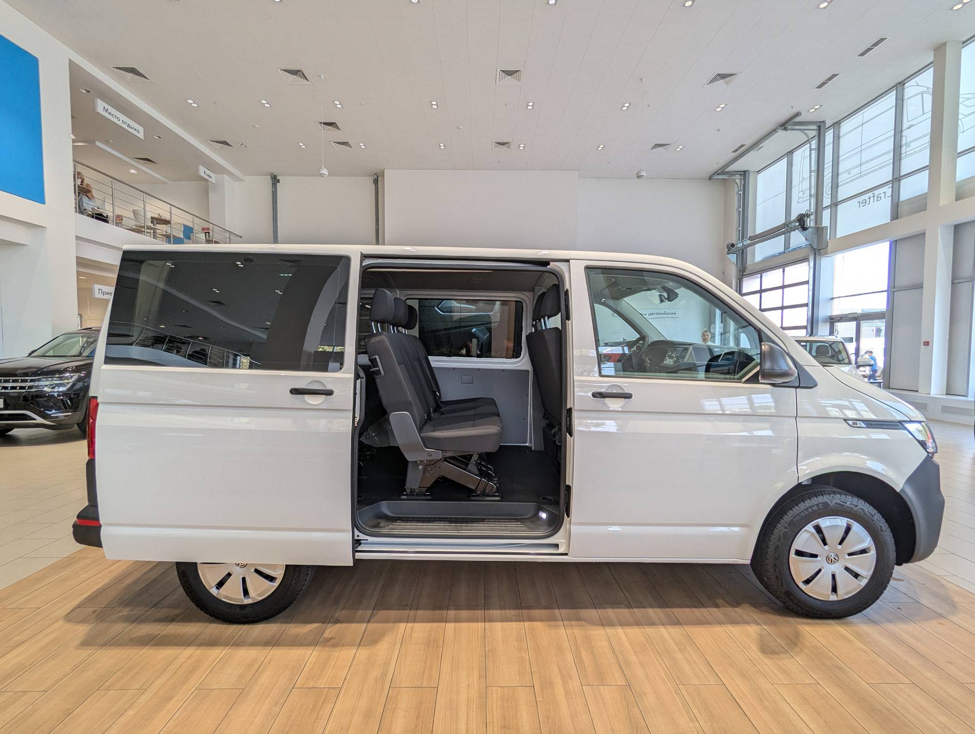 Volkswagen Transporter Kombi 2.0 TDI 150hp 6MT Короткая база