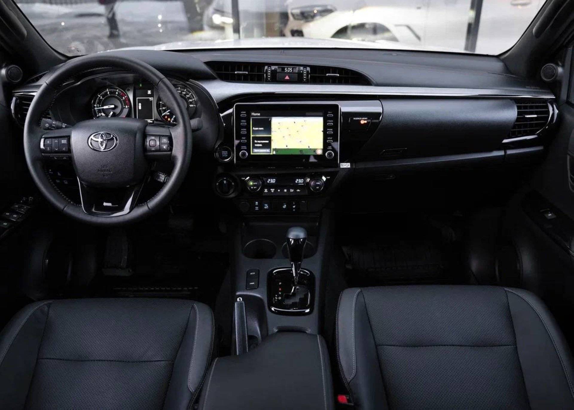 Toyota Hilux Black Onyx 2.8d АКП